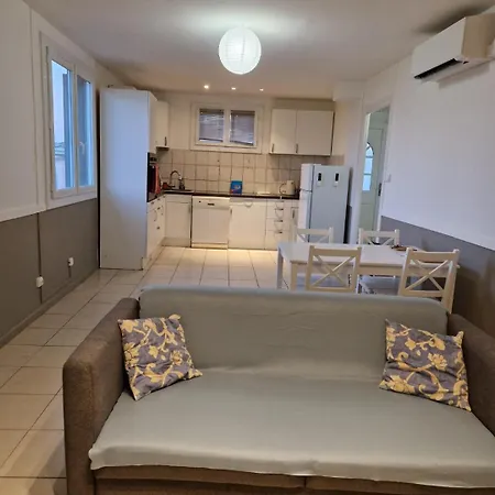 Bien E Proche Lyon St Exupery St Quentin Fallavier Village De Marques Apartament *