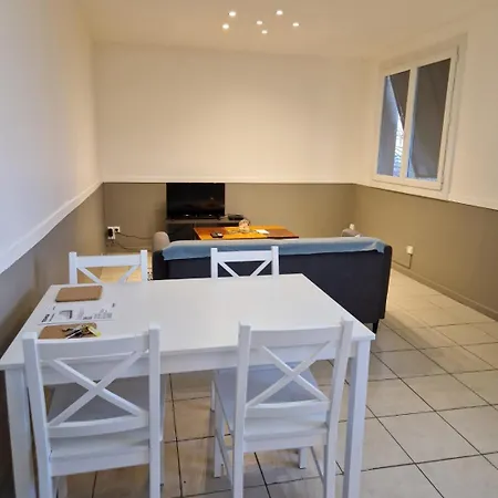 Bien E Proche Lyon St Exupery St Quentin Fallavier Village De Marques Apartament *